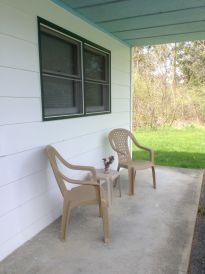 West Motel patio with two chairs