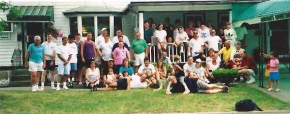 Marge Baum and her many family members in front of Baumann's Brookside